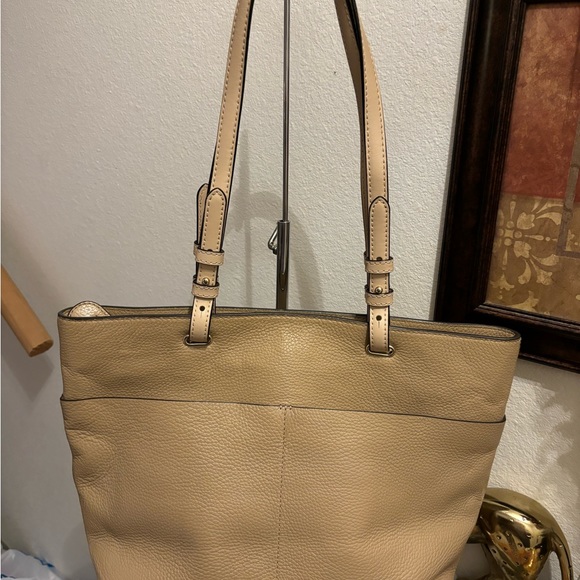 Michael Kors Soft Leather Sand colorTote.HandlesareExcellant LeatherVachetta.EUC - Picture 5 of 11